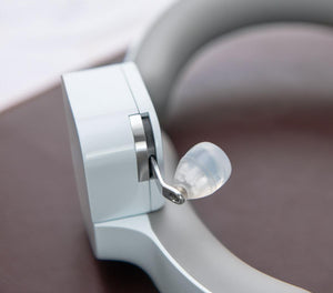 This Head-Mounted Robot Will Automatically Massage Your Head and Neck